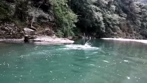如何面对友谊上的不对等关系？游戏画面