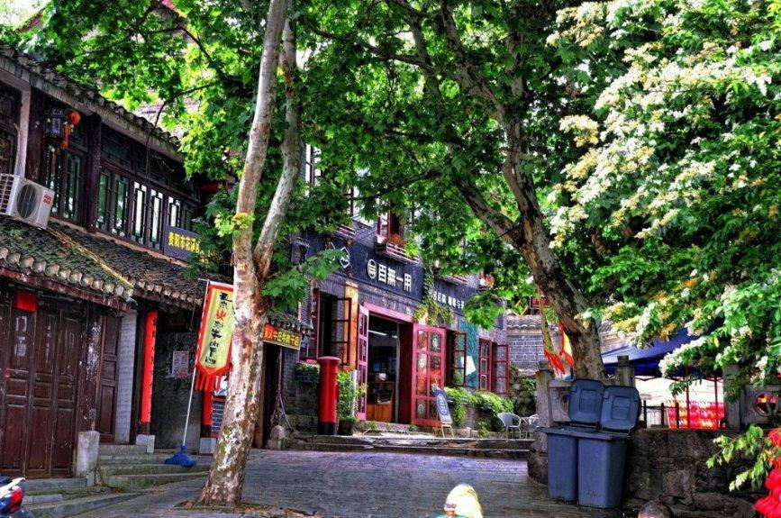 【融中早报】董宇辉新账号直播间被指抄袭 多个侮辱诽谤格力自媒体遭处罚