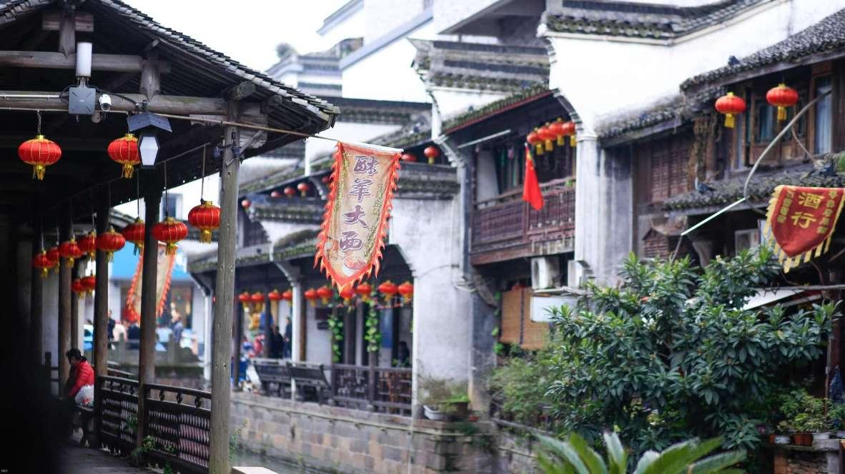 十国驻华大使齐赴郎酒庄园 百年郎酒大开国际大门与世界同行
