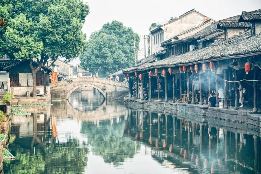湖北一摊贩恶意竞争遭学生集体抵制，这家摊贩究竟做了什么事情？游戏画面
