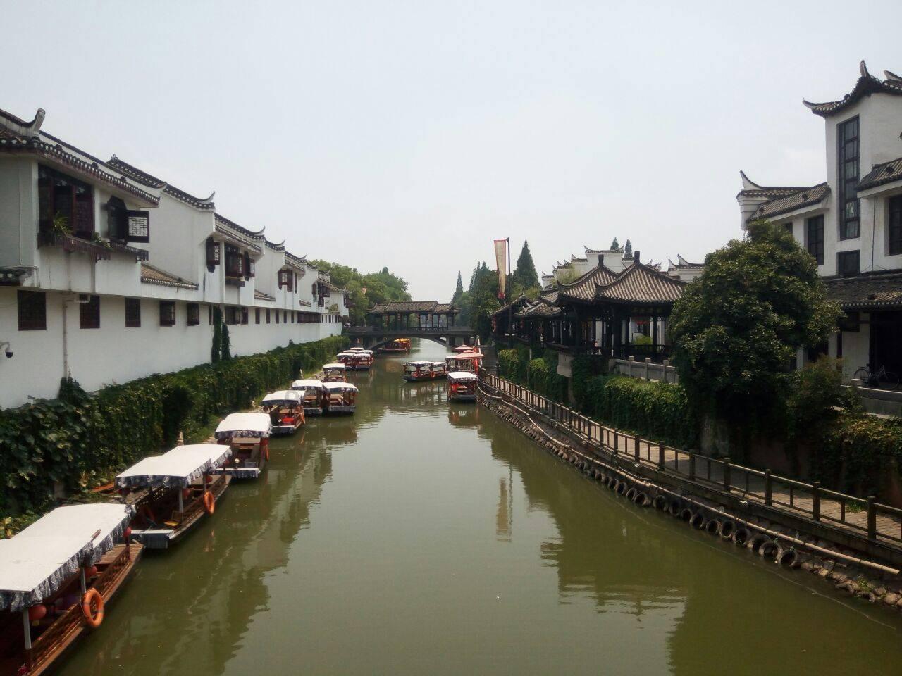 双人跨栏赛跑
